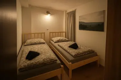 Ein Bett oder Betten in einem Zimmer der Unterkunft Gesamtes Haus mit Garten - 100% Privatsphäre