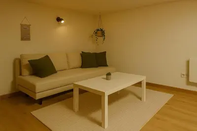 Ein Sitzbereich in der Unterkunft Gesamtes Haus mit Garten - 100% Privatsphäre