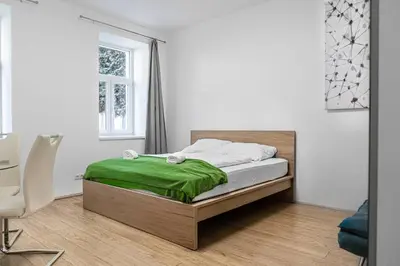 Ein Bett oder Betten in einem Zimmer der Unterkunft Relaxing 2-Bed Apartment for Extended Visits