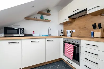 Küche/Küchenzeile in der Unterkunft 65m2 Apartment near Vienna - Up to 6 Guests - Self Check-in - Free Parking