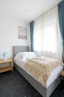 Ein Bett oder Betten in einem Zimmer der Unterkunft 65m2 Apartment near Vienna - Up to 6 Guests - Self Check-in - Free Parking
