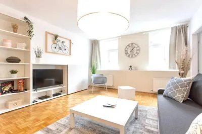 Ein Sitzbereich in der Unterkunft Market, Metro, City Center by JR City Apartments