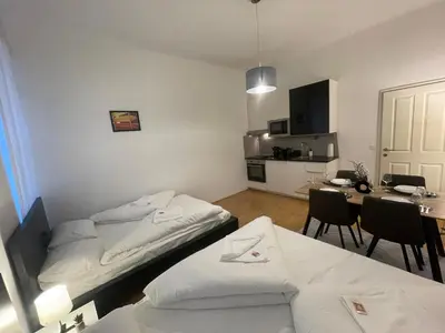 Ein Bett oder Betten in einem Zimmer der Unterkunft Cozy-5-Person apartment in Vienna 5