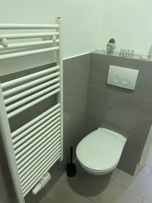 Ein Badezimmer in der Unterkunft Cozy 5-Person Apartment in Vienna 6