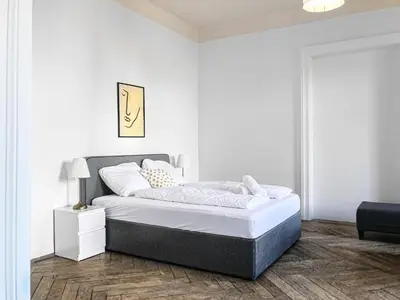 Ein Bett oder Betten in einem Zimmer der Unterkunft Vibrant 3BR near AKH Hospital - Perfect for Groups