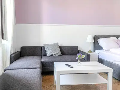 Ein Sitzbereich in der Unterkunft Vibrant 3BR near AKH Hospital - Perfect for Groups