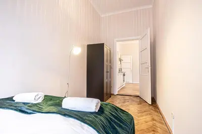 Ein Bett oder Betten in einem Zimmer der Unterkunft Spacious 2BR Apartment with Living Room in Central Vienna