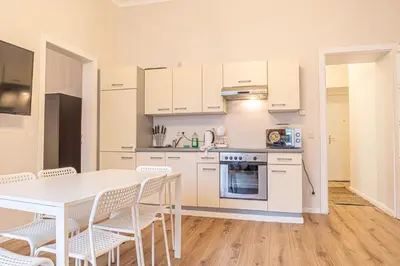 Küche/Küchenzeile in der Unterkunft Spacious 2BR Apartment with Living Room in Central Vienna