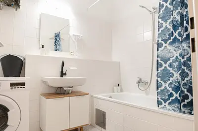 Ein Badezimmer in der Unterkunft Spacious 2BR Apartment with Living Room in Central Vienna