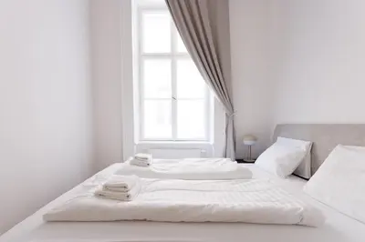 Ein Bett oder Betten in einem Zimmer der Unterkunft Stadtpark City Apartment is Calling - by 4ty3 Apartments