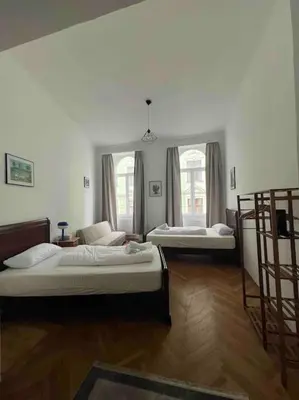 Ein Bett oder Betten in einem Zimmer der Unterkunft Authentic 2-bedroom apartment
