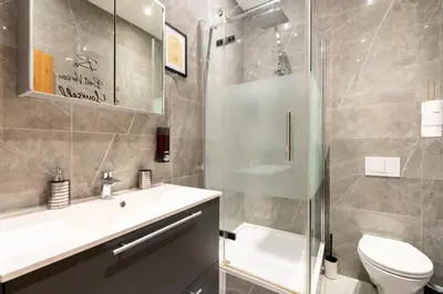 Ein Badezimmer in der Unterkunft Quiet apartment near Vienna - 60m2 - 24h check-in - for business and family