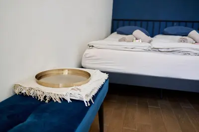 Ein Bett oder Betten in einem Zimmer der Unterkunft Charming Vienna Flat - near Metro & Volksoper