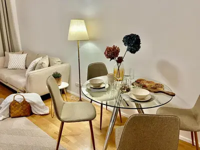 Ein Sitzbereich in der Unterkunft Zentrales Apartment mit Balkon