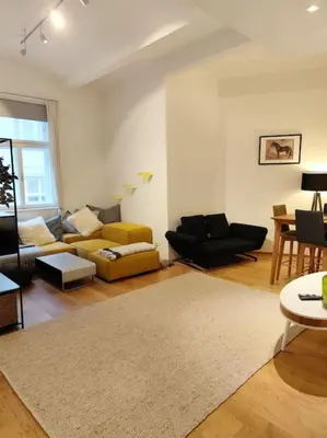Ein Sitzbereich in der Unterkunft Designer Apartment between Stephansdome and Belvedere