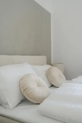 Ein Bett oder Betten in einem Zimmer der Unterkunft Stylish APT for 4-6, 5 min to center, metro & free parking