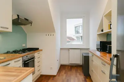 Küche/Küchenzeile in der Unterkunft Comfy APT for 4-6, 5 min to center, metro & free parking