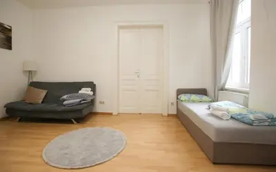 Ein Bett oder Betten in einem Zimmer der Unterkunft City Elegance Central Gem with FREE parking and FAST Internet 250 MBits