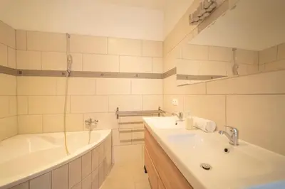 Ein Badezimmer in der Unterkunft Spacious Apartment mitten in Wien