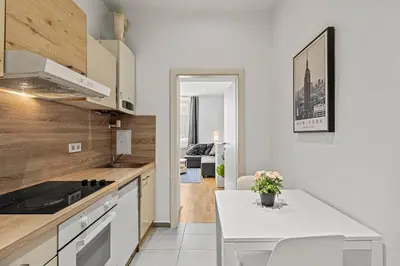 Küche/Küchenzeile in der Unterkunft Modern Apartment near City Center 1BR