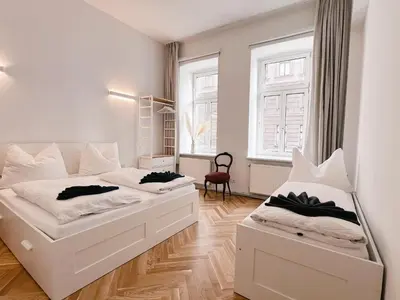 Ein Bett oder Betten in einem Zimmer der Unterkunft Central Loft Apartment near Belvedere Castle