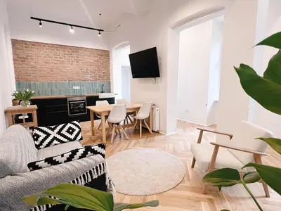 TV/Unterhaltungsangebot in der Unterkunft Central Loft Apartment near Belvedere Castle