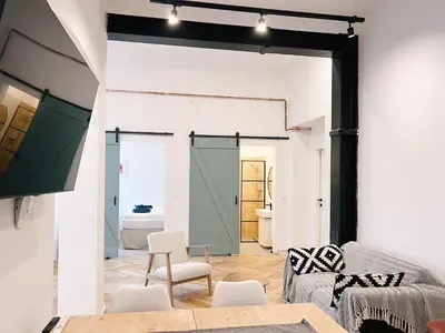 TV/Unterhaltungsangebot in der Unterkunft Central Loft Apartment near Belvedere Castle
