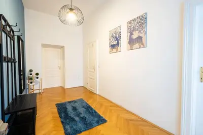 Ein Bett oder Betten in einem Zimmer der Unterkunft THE BLUE WALL near the U2