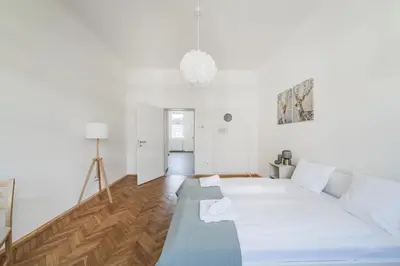 Ein Bett oder Betten in einem Zimmer der Unterkunft spacious studio in vienna