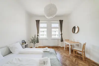 Ein Bett oder Betten in einem Zimmer der Unterkunft spacious studio in vienna