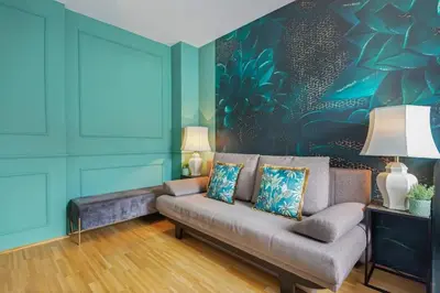 Ein Sitzbereich in der Unterkunft Luxury Loft View - 4BR - Gym - Parking - near Centre - Schönbrun