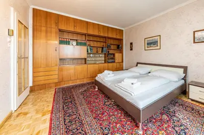 Ein Bett oder Betten in einem Zimmer der Unterkunft Vintage, View & Balcony by JR City Apartments