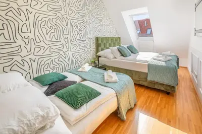 Ein Bett oder Betten in einem Zimmer der Unterkunft Green Dream Apartment - 3BR - Gym - Parking - Rooftop - Terrace