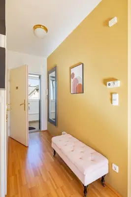 Ein Bett oder Betten in einem Zimmer der Unterkunft Dry Flower Apartment - 2BR - Gym - Parking - Rooftop - New