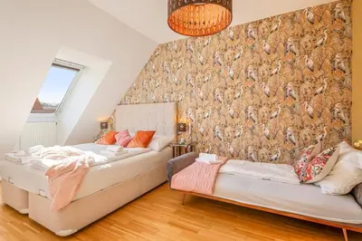 Ein Bett oder Betten in einem Zimmer der Unterkunft Dry Flower Apartment - 2BR - Gym - Parking - Rooftop - New