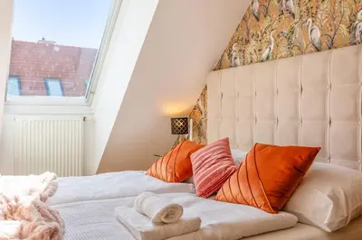 Ein Bett oder Betten in einem Zimmer der Unterkunft Dry Flower Apartment - 2BR - Gym - Parking - Rooftop - New