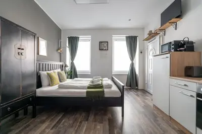 Grundriss der Unterkunft Sleek Studio by City Center by HM