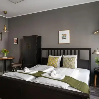 Sleek Studio by City Center by HM