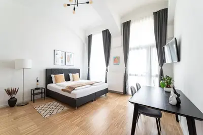 Ein Bett oder Betten in einem Zimmer der Unterkunft Neat Studio Steps to Center by HM