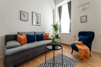 Ein Sitzbereich in der Unterkunft Pristine 1BR Steps from City by HM