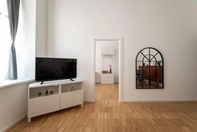 TV/Unterhaltungsangebot in der Unterkunft Pristine 1BR Steps from City by HM