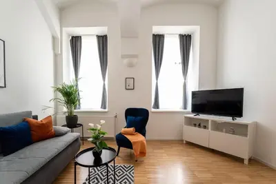 TV/Unterhaltungsangebot in der Unterkunft Pristine 1BR Steps from City by HM
