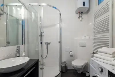 Ein Badezimmer in der Unterkunft Family 2BR Oasis Steps from City by HM