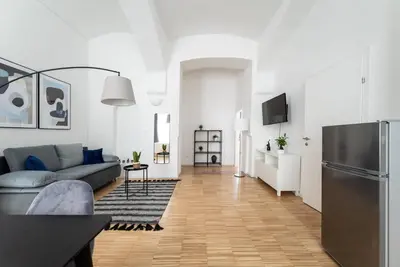 TV/Unterhaltungsangebot in der Unterkunft Family 2BR Oasis Steps from City by HM