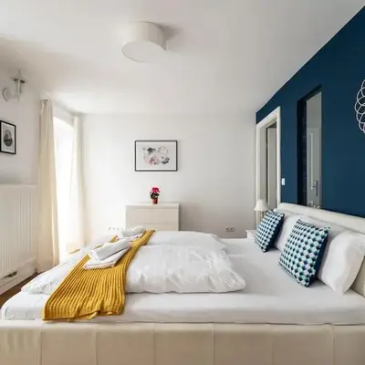 Cozy 1BR Duplex Near Center by HM