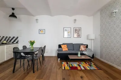 Ein Sitzbereich in der Unterkunft Neat 1BR Duplex by Metro and Center by HM