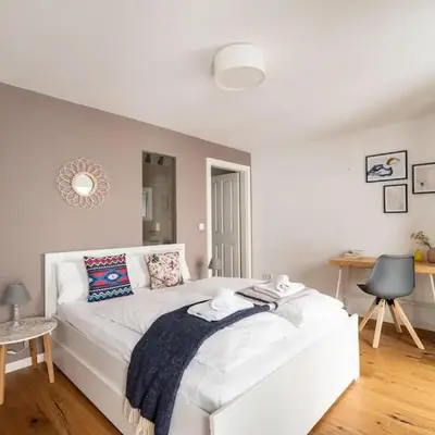 Neat 1BR Duplex by Metro and Center by HM