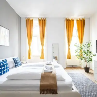 Lite 1BR Near Metro & Center by HM