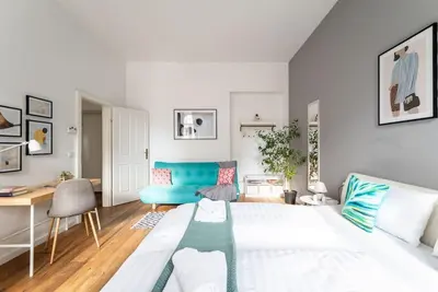 Ein Bett oder Betten in einem Zimmer der Unterkunft Cool 1BR Near Metro & Center by HM