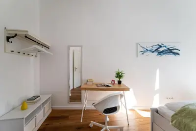 TV/Unterhaltungsangebot in der Unterkunft Spacious 2BR by Metro and Center by HM